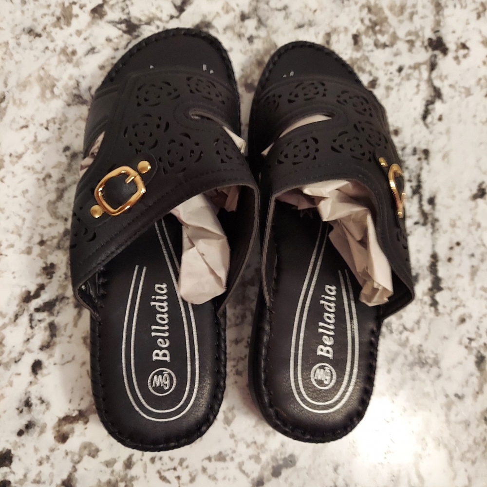 NWT black sandals - Picture 2 of 6